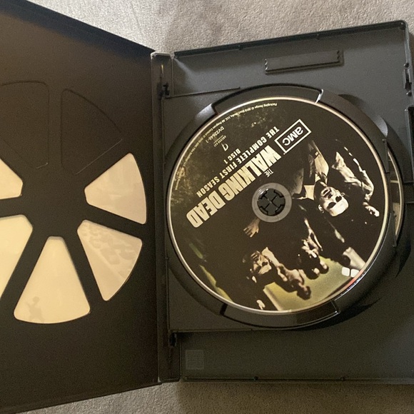 AMC the walking dead the complete first season - Picture 4 of 7